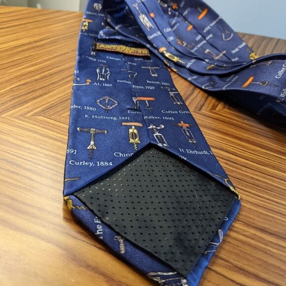 Vintage MUSEUM ARTIFACTS silk tie navy corkscrew collection - Picture 6 of 9